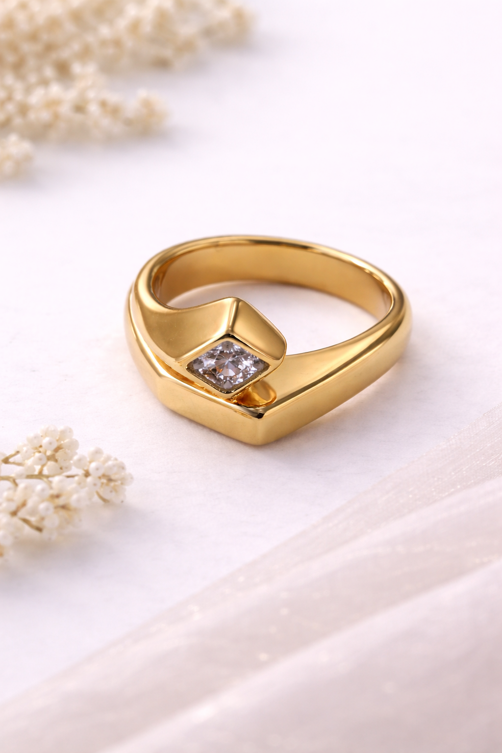 Nysha Geometric Luxe Gold Ring